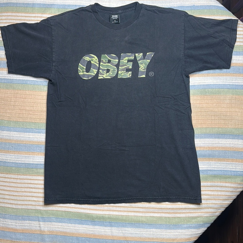 OBEY Camo Logo graphic tee Black size M